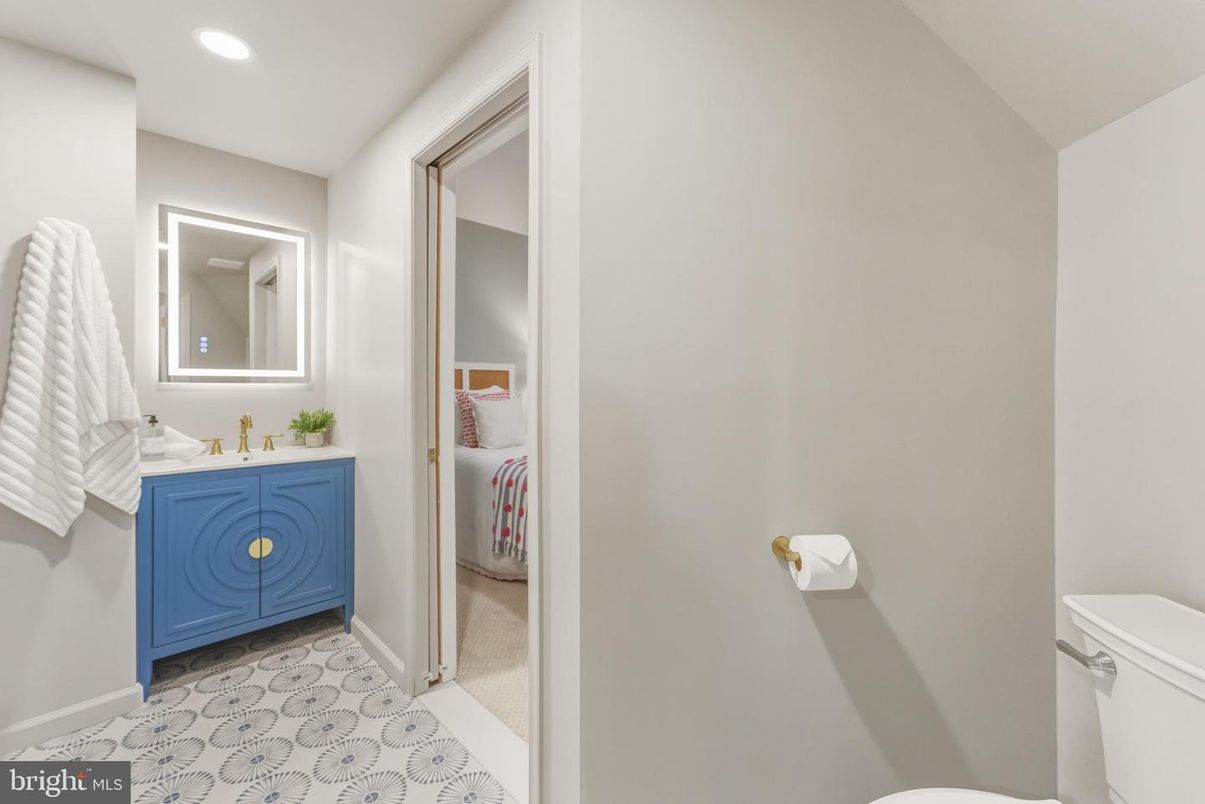 Bathroom, Interior, Recessed Lighting