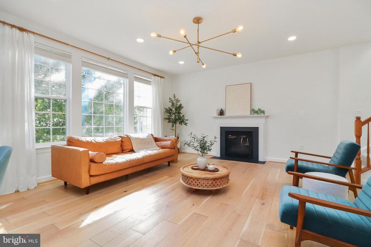 Fireplace, Interior, Living room, Pendant Lights, Recessed Lighting, Wood Texture Flooring