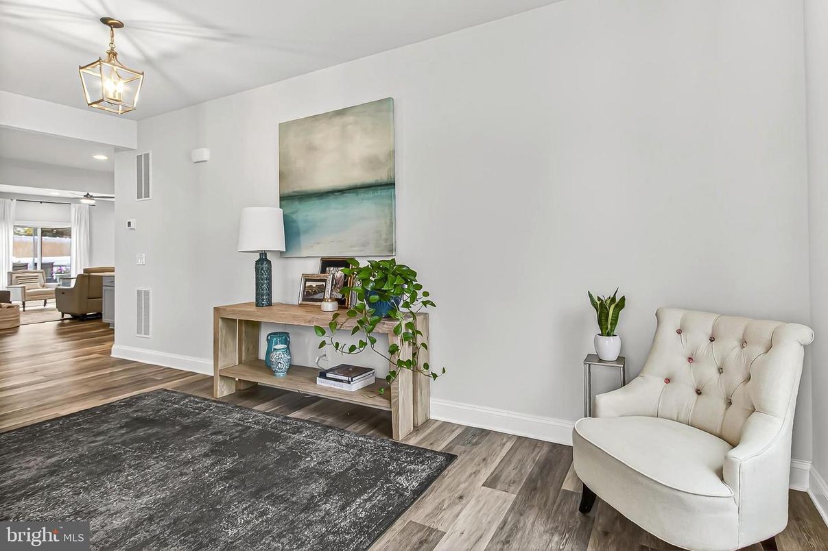 Interior, Pendant Lights, Recessed Lighting, Wood Texture Flooring