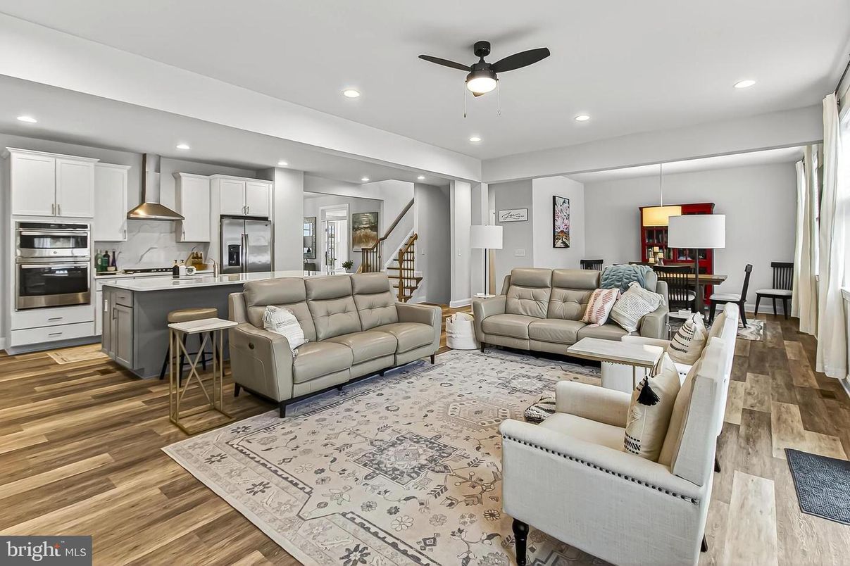 Dining room, Interior, Kitchen, Living room, Pendant Lights, Recessed Lighting, Stainless Steel Appliances, Wood Texture Flooring