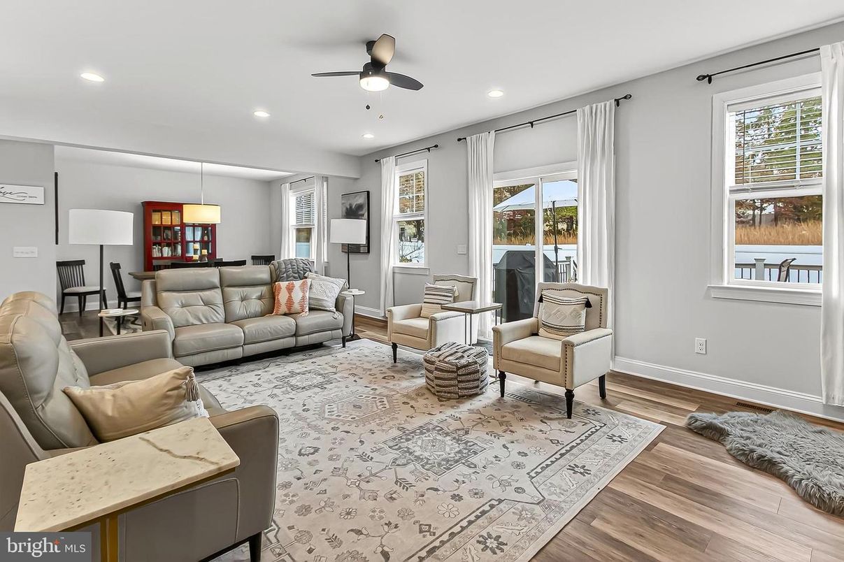 Interior, Living room, Pendant Lights, Recessed Lighting, Wood Texture Flooring