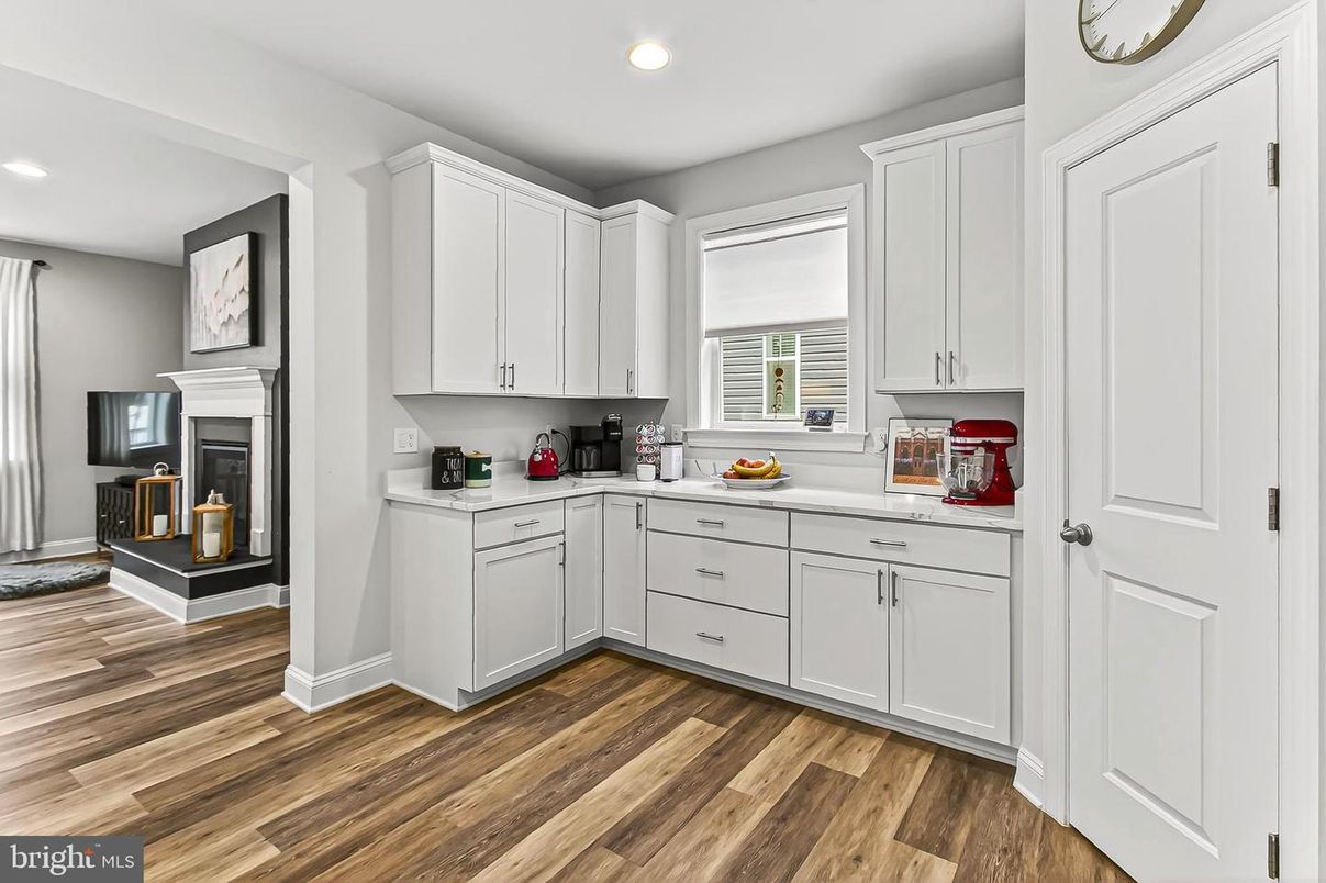 Fireplace, Interior, Kitchen, Recessed Lighting, Wood Texture Flooring