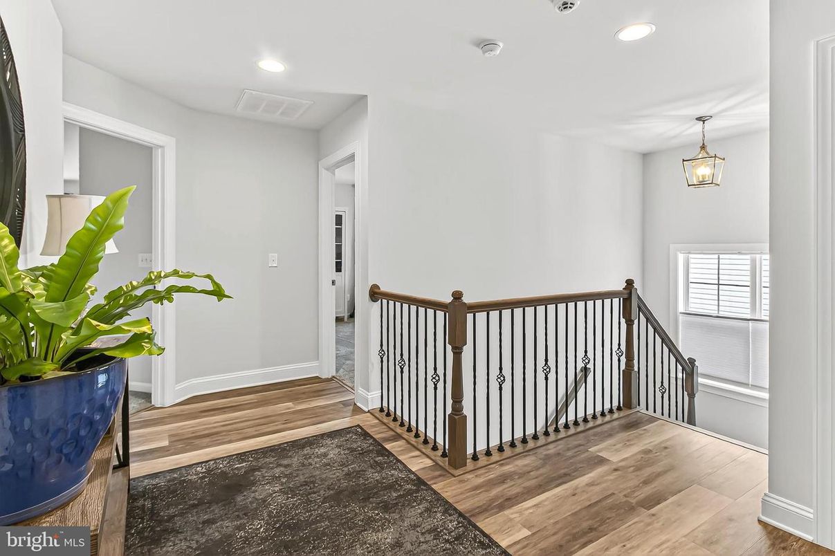 Interior, Pendant Lights, Recessed Lighting, Wood Texture Flooring