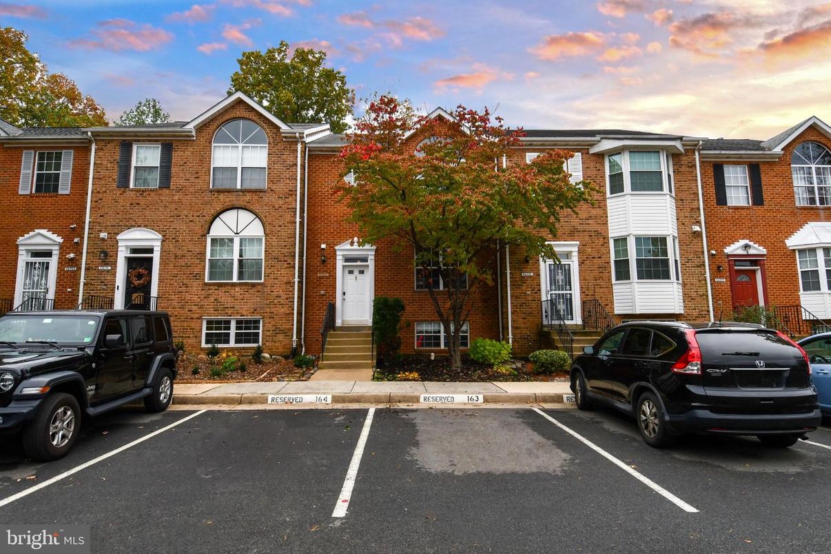 Exterior, Facade, Brick Facade, Rowhouse