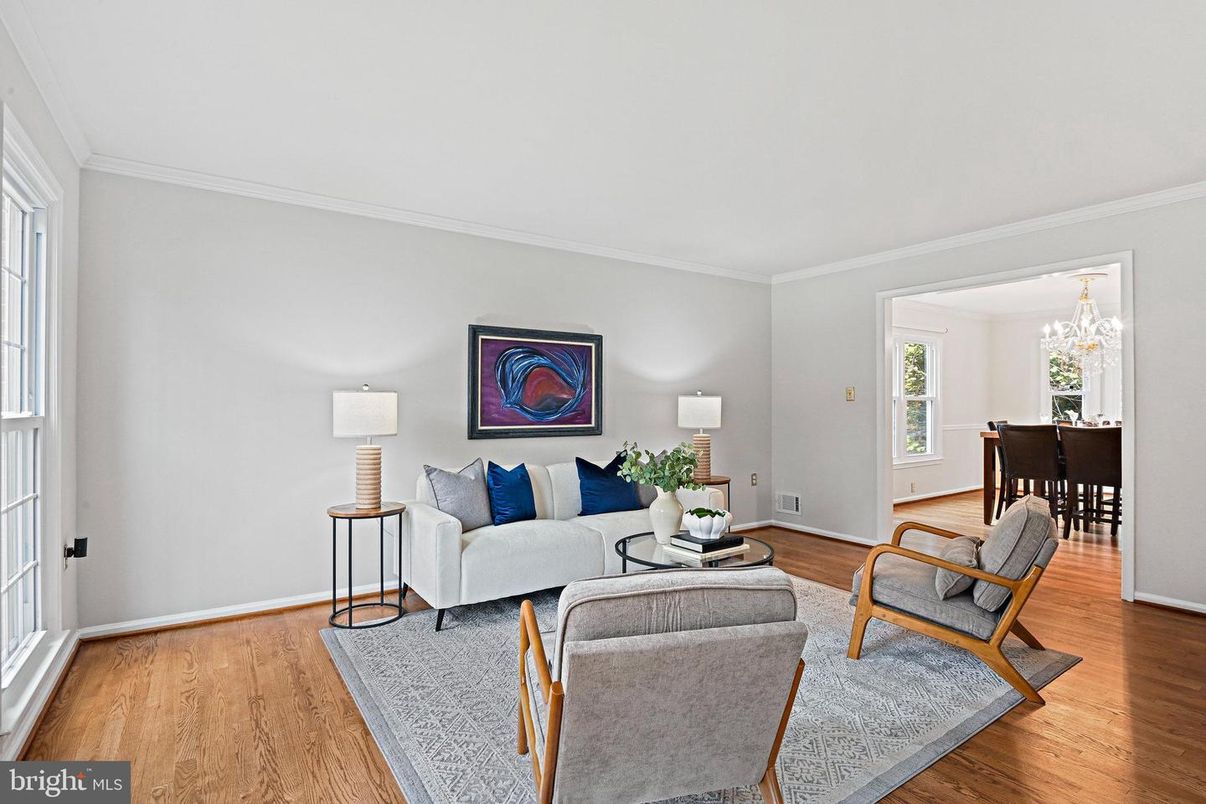 Chandelier, Dining room, Interior, Living room, Wood Texture Flooring
