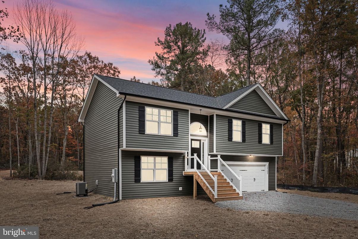 Attached, Exterior, Facade, Raised Ranch