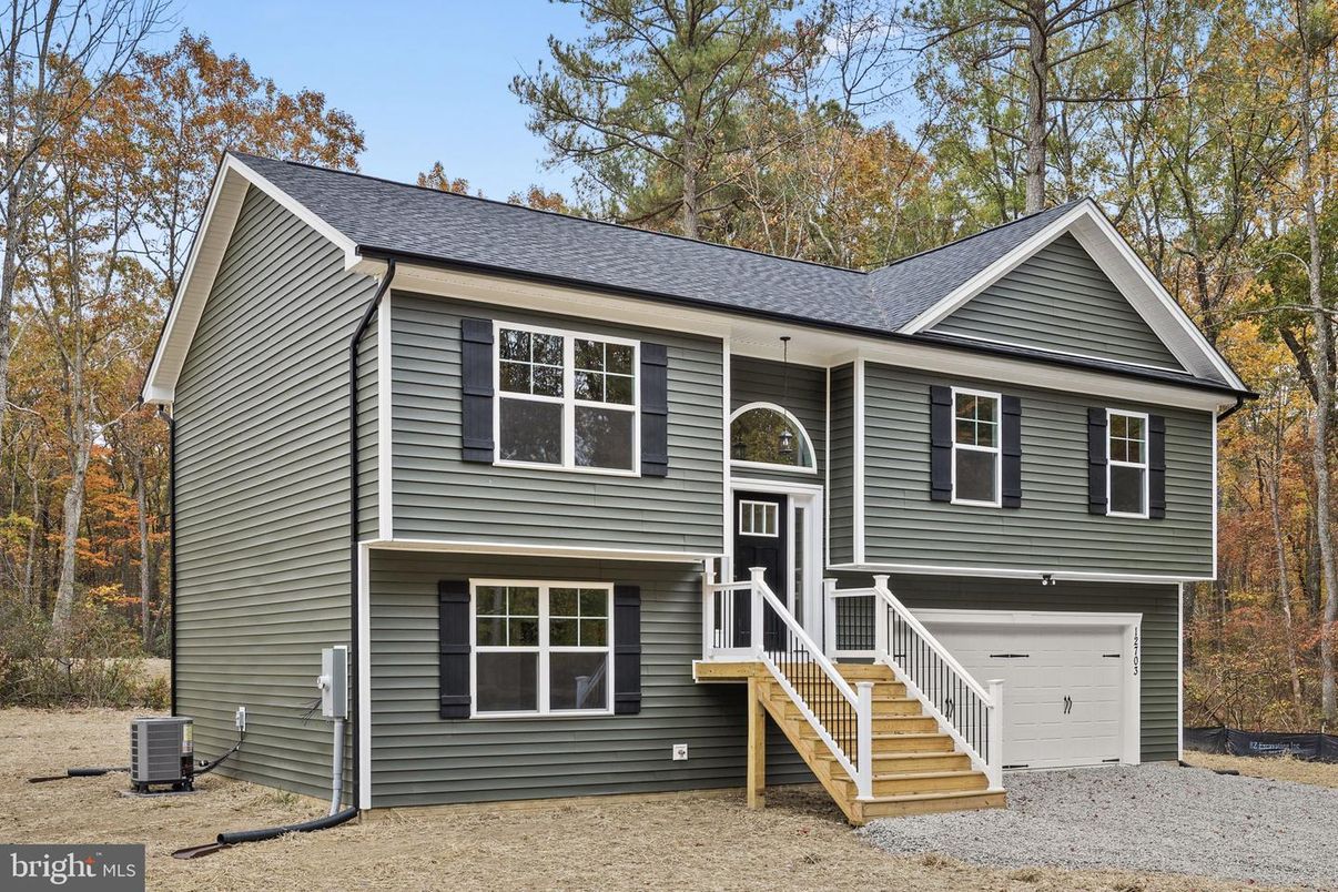 Attached, Exterior, Facade, Raised Ranch