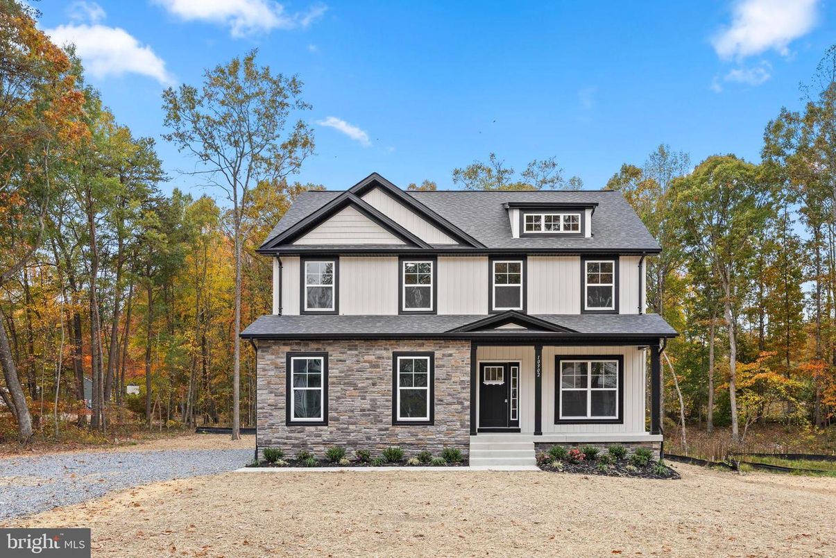 Exterior, Facade, Farmhouse