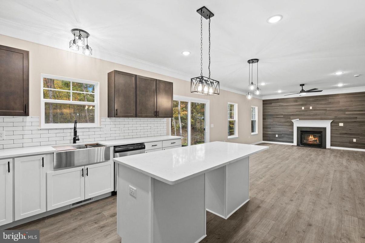 Fireplace, Interior, Kitchen, Pendant Lights, Recessed Lighting, Wood Texture Flooring