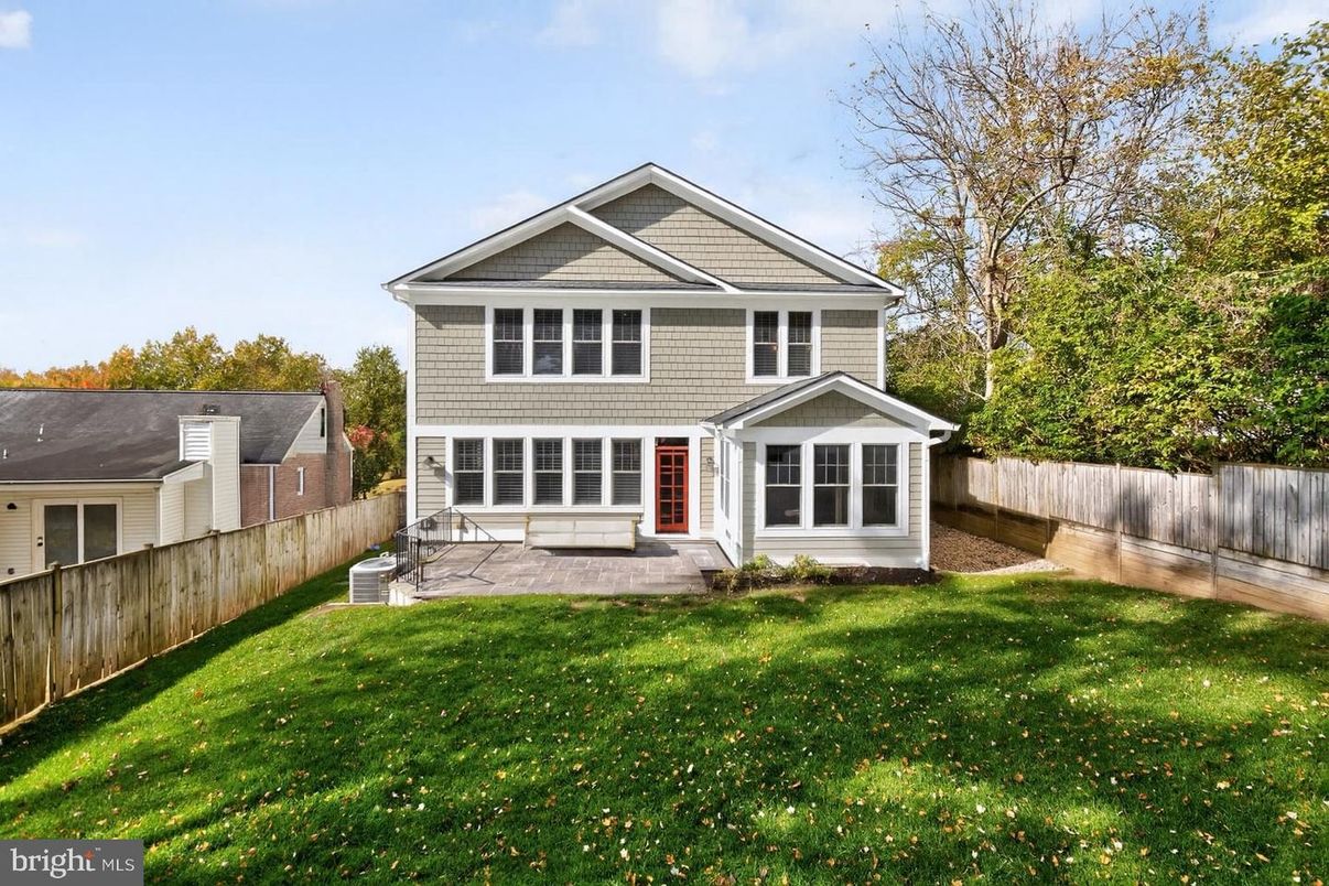 Exterior, Facade, Queen Anne Victorian