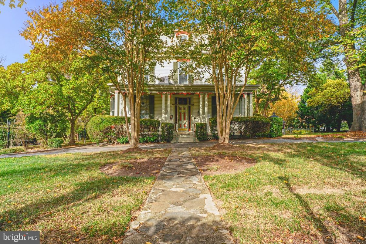 Backyard, Exterior, Facade, Georgian