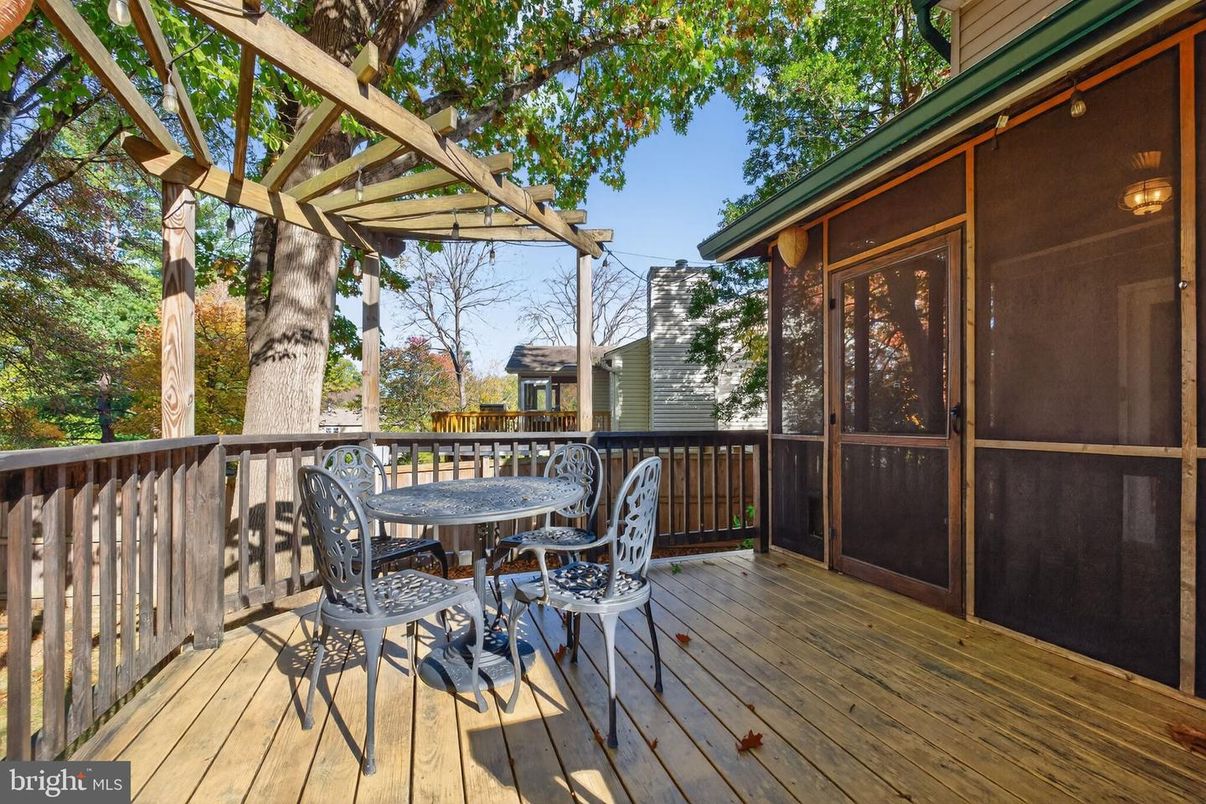 Exterior, Wood Texture Flooring