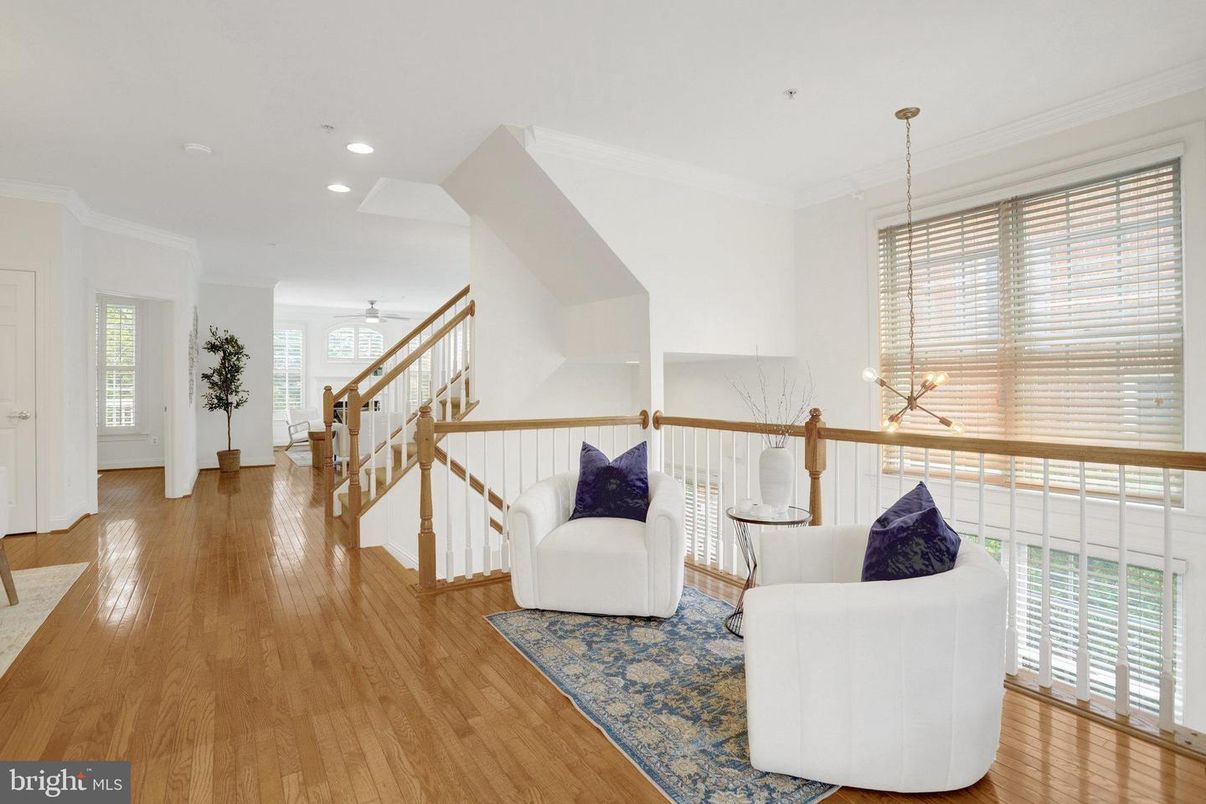 Interior, Living room, Pendant Lights, Recessed Lighting, Wood Texture Flooring