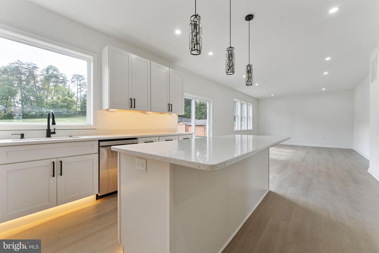 Interior, Kitchen, Pendant Lights, Recessed Lighting, Wood Texture Flooring