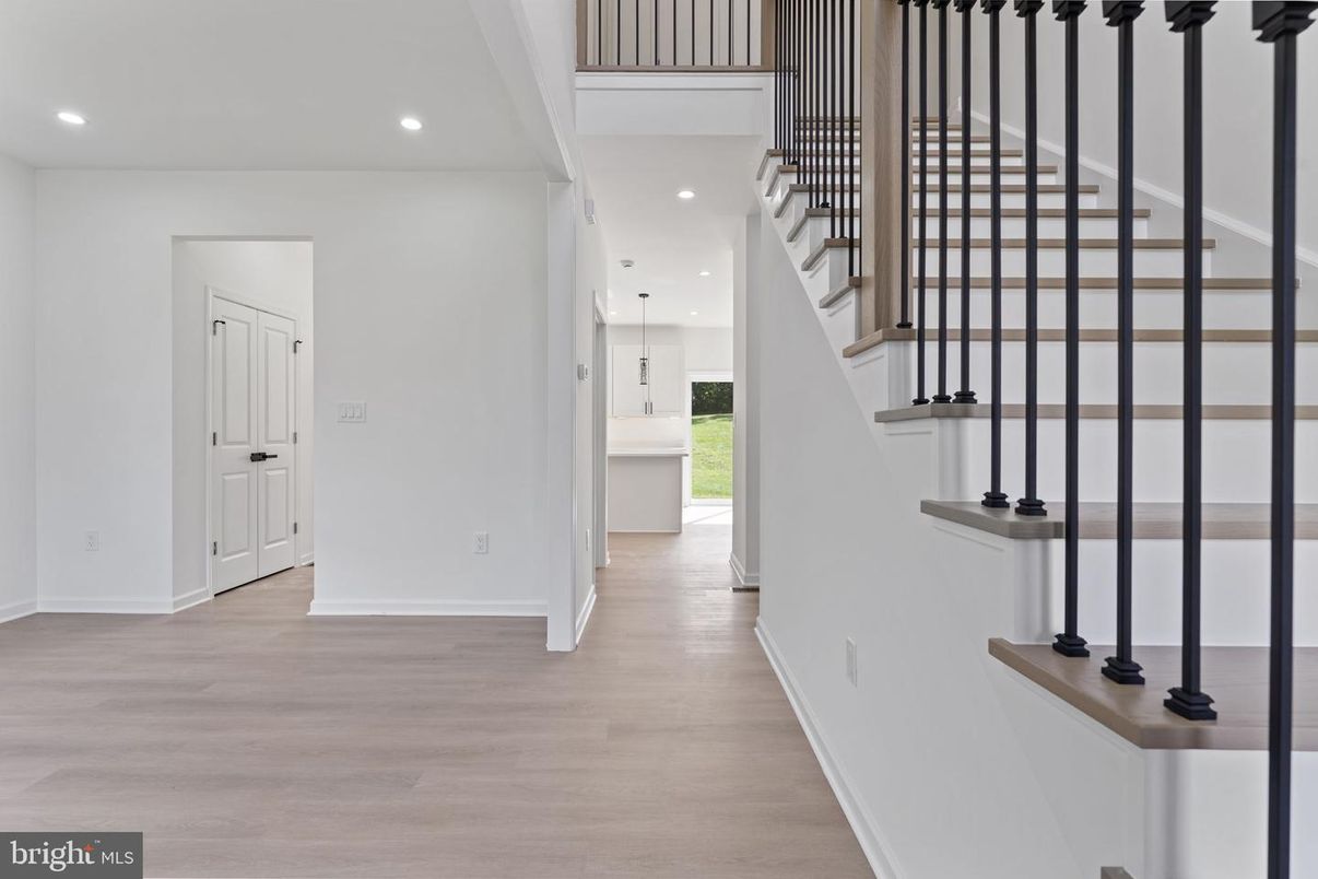 Interior, Recessed Lighting, Wood Texture Flooring