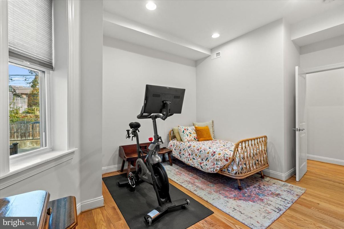Fitness Equipment, Interior, Recessed Lighting, Wood Texture Flooring