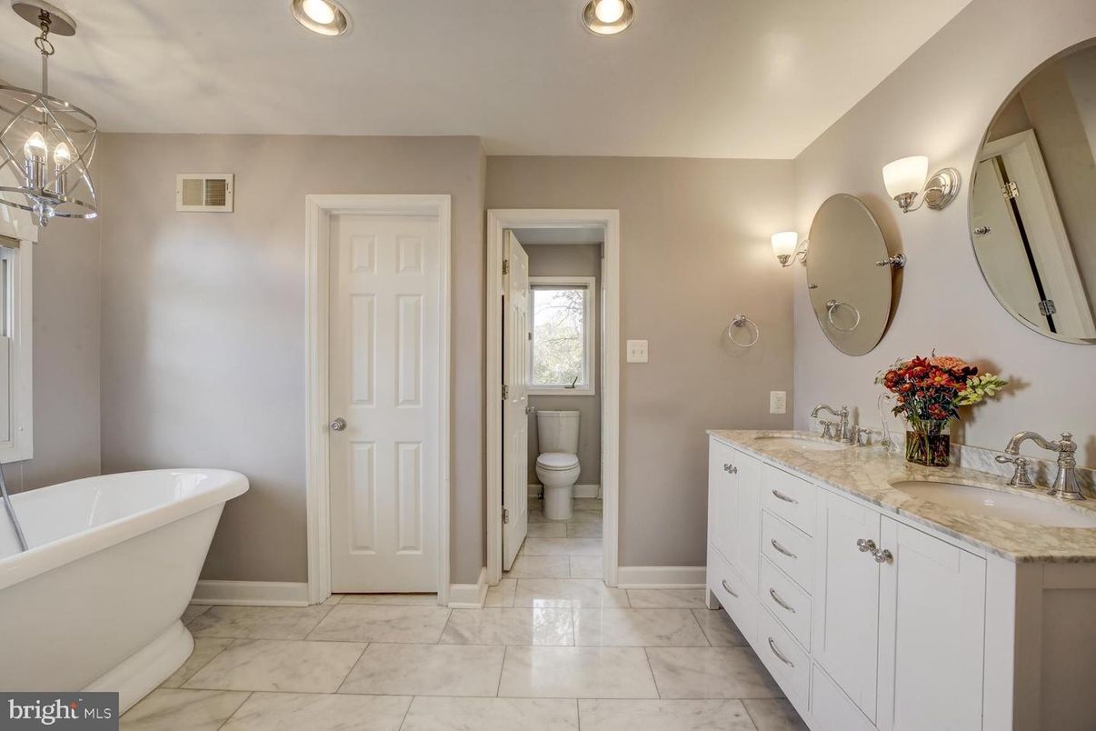 Bathroom, Dual Sink Vanities, Free Standing Baths, Interior, Marble, Recessed Lighting
