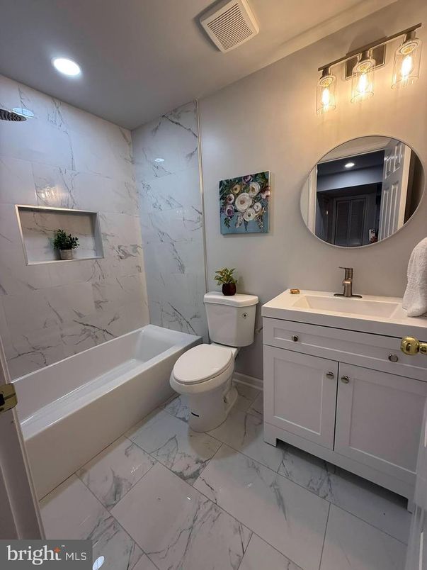 Bathroom, Interior, Marble, Marble Walls, Recessed Lighting
