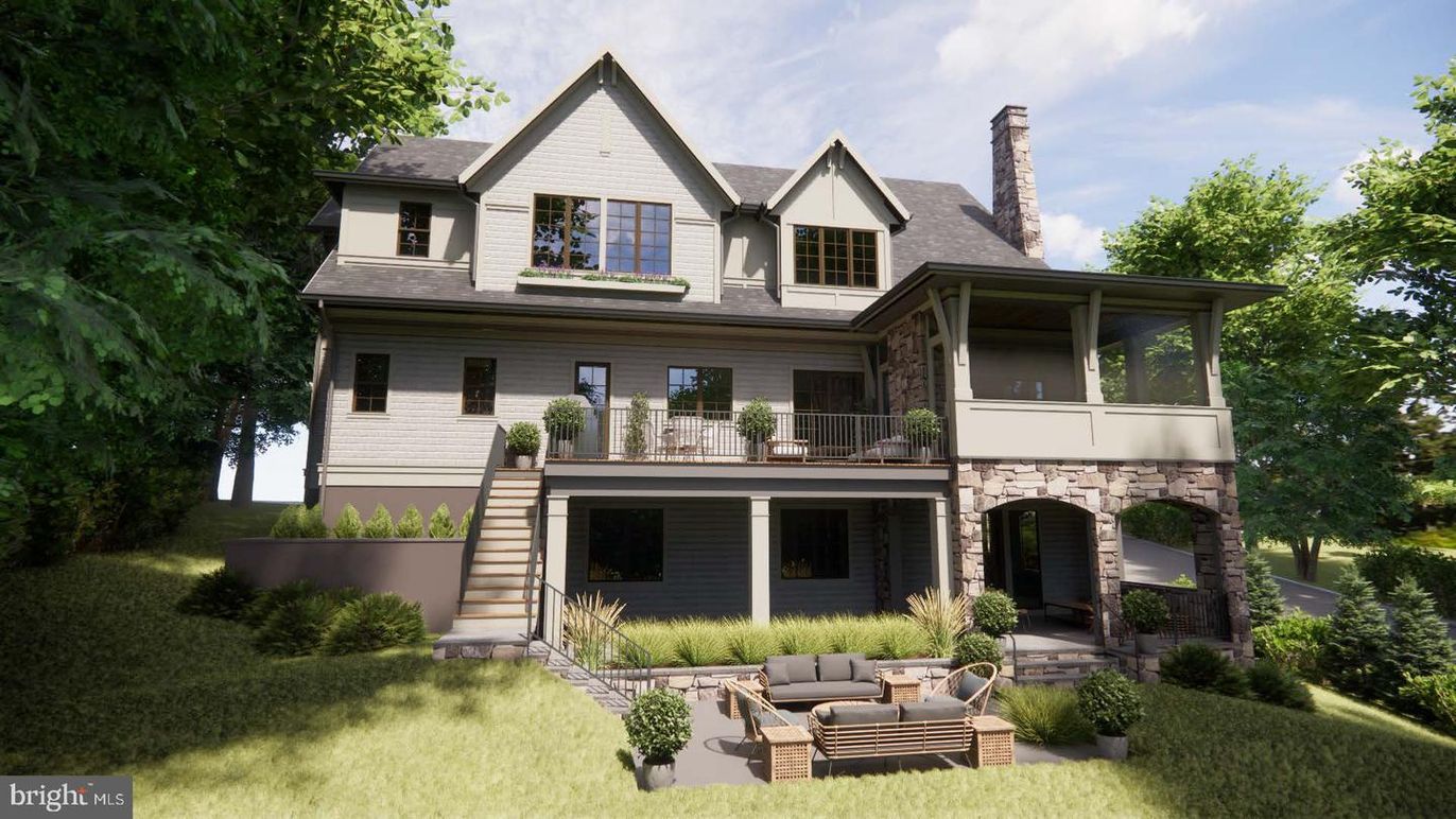 Backyard, Exterior, Facade, Queen Anne Victorian