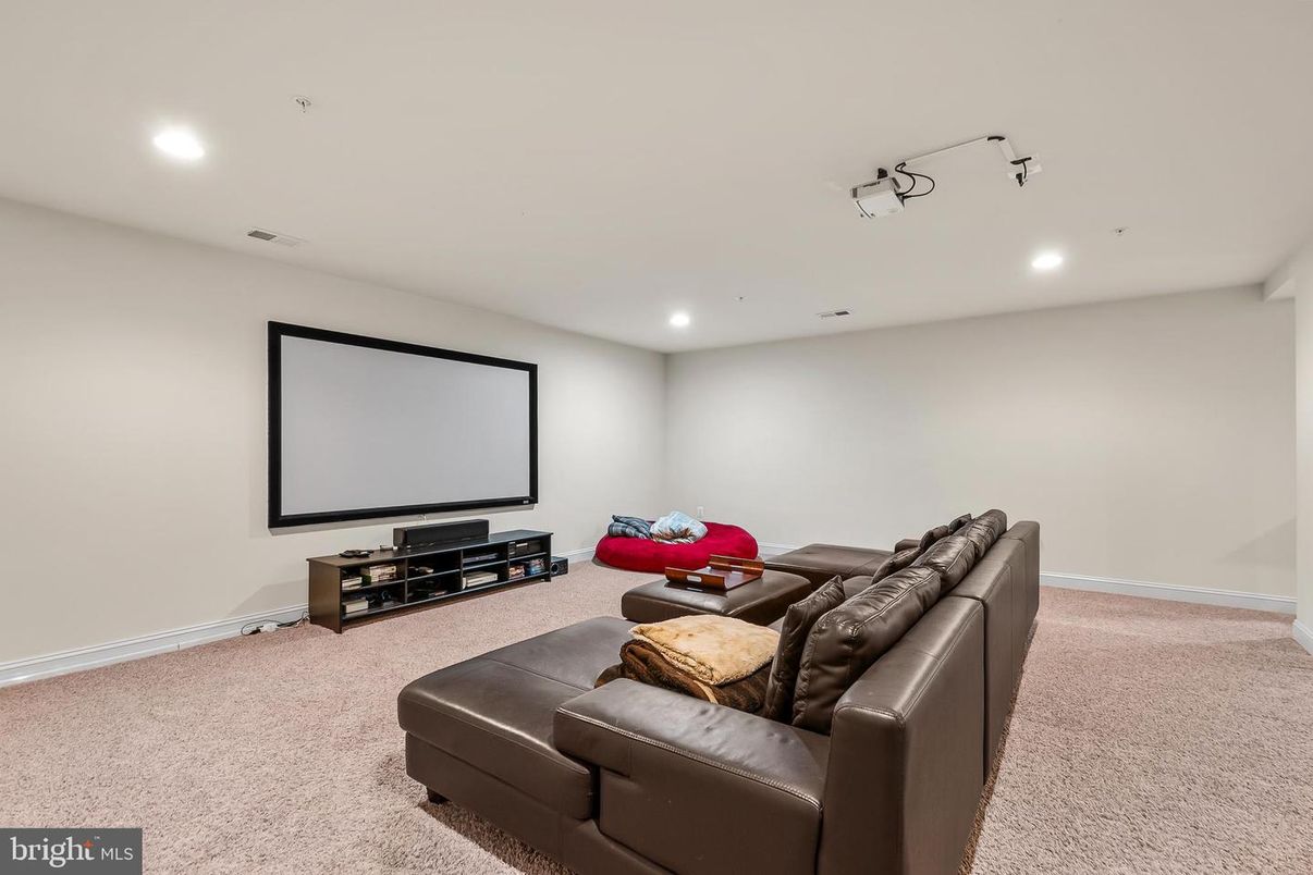 Interior, Living room, Projection Screen, Recessed Lighting, Theatre Room