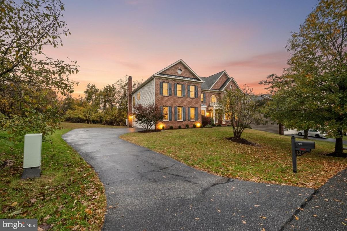 Backyard, Exterior, Facade, Brick Facade, Georgian