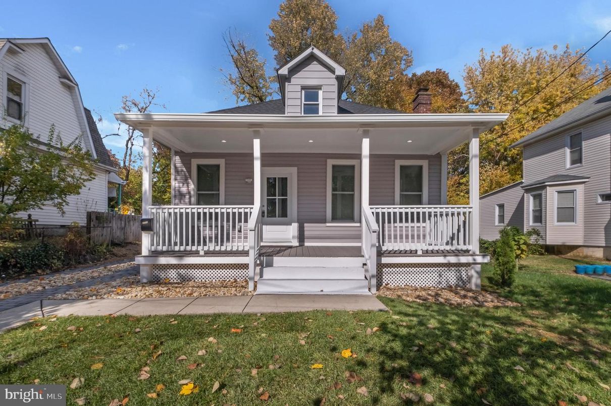 Exterior, Facade, American Foursquare