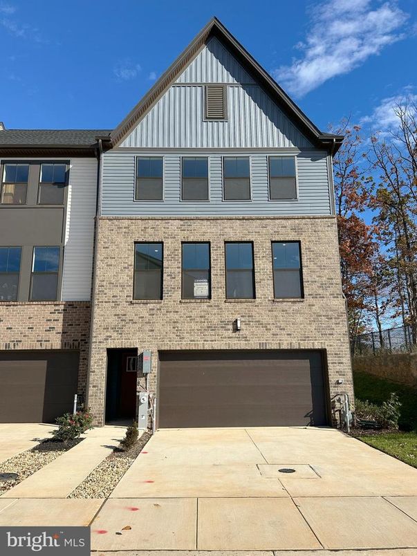 Attached, Exterior, Facade, Brick Facade, Rowhouse