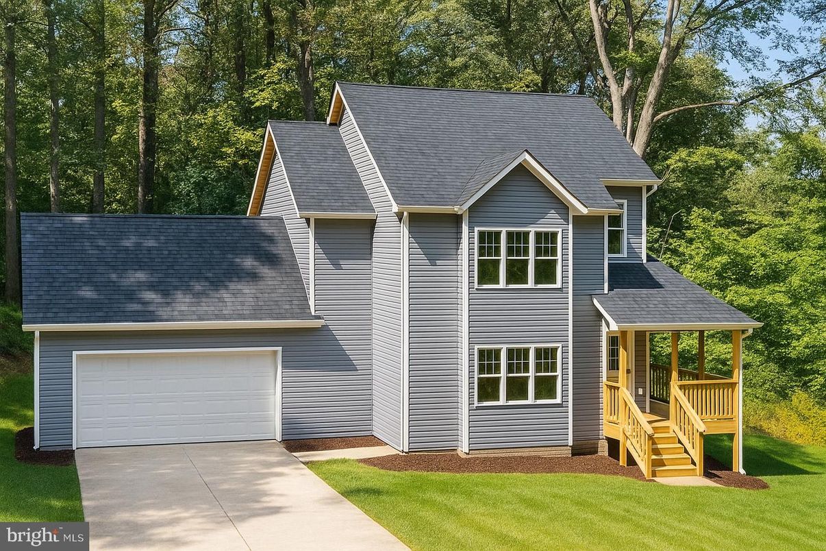 Attached, Exterior, Facade, Cape Cod