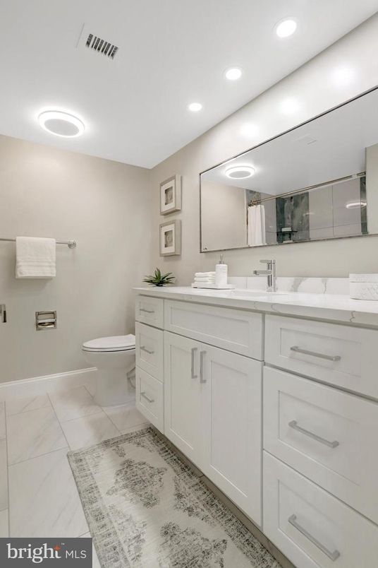 Bathroom, Dual Sink Vanities, Interior, Recessed Lighting