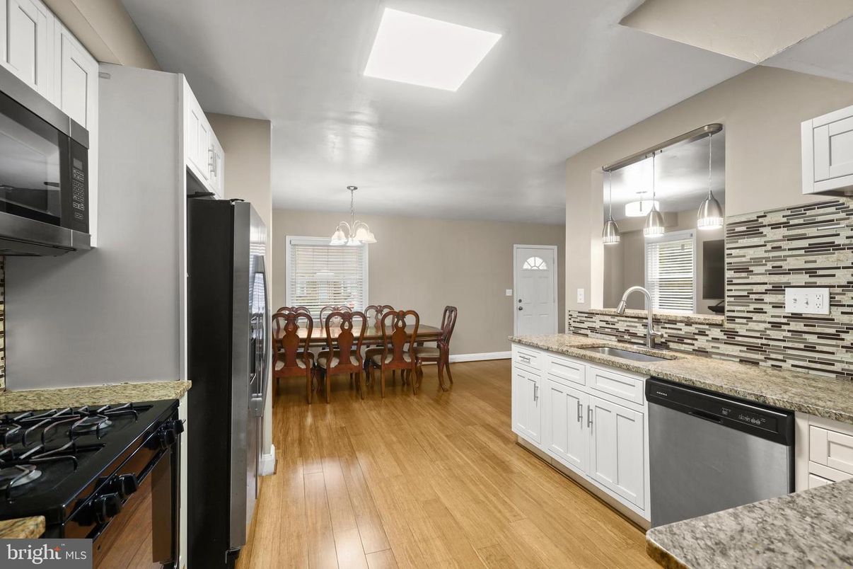 Chandelier, Dining room, Interior, Kitchen, Pendant Lights, Wood Texture Flooring