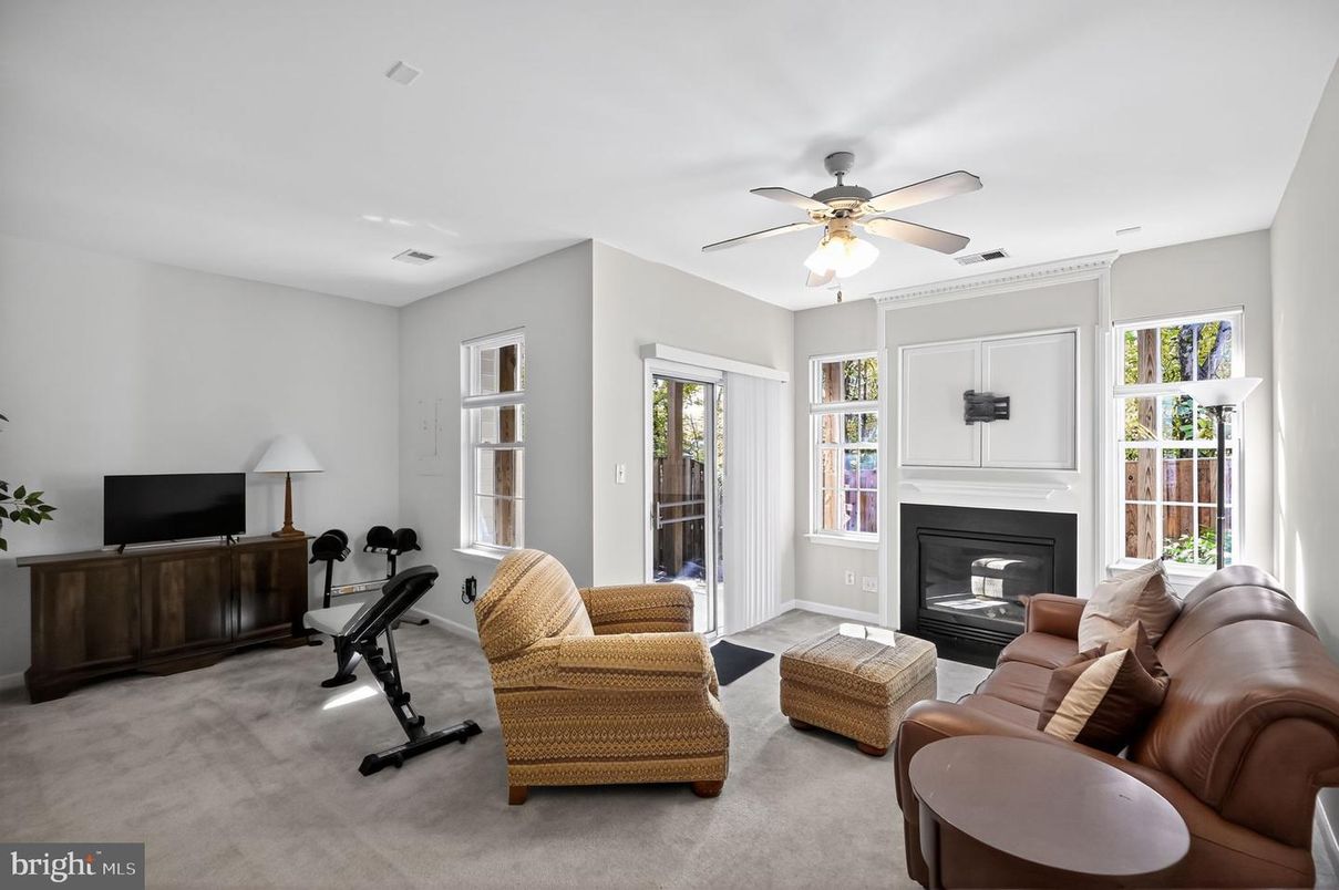 Fireplace, Fitness Equipment, Interior, Living room