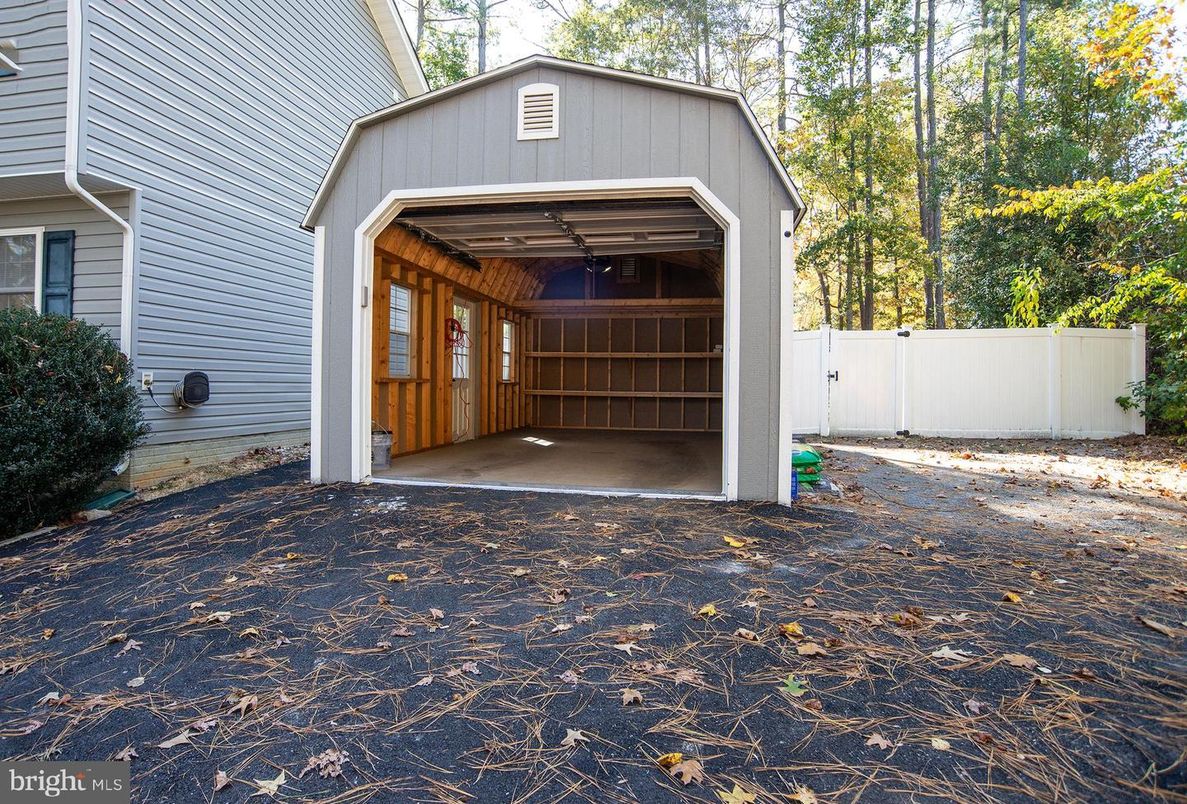 Detached Garage, Exterior