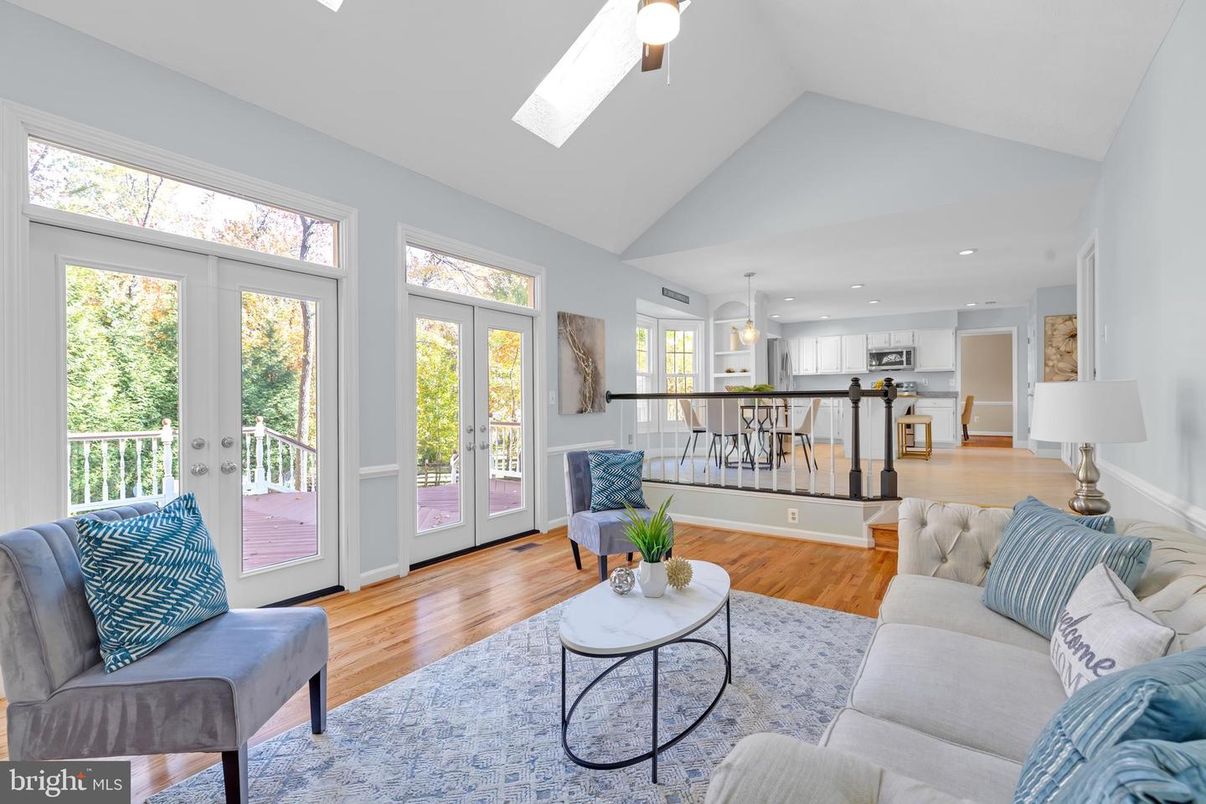 Interior, Kitchen, Living room, Pendant Lights, Recessed Lighting, Wood Texture Flooring