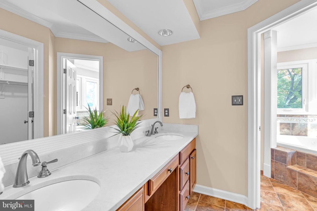 Bathroom, Dual Sink Vanities, Interior