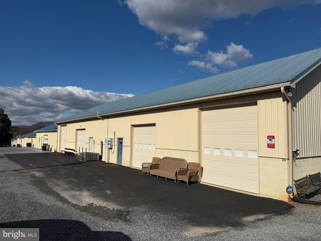 Detached Garage, Exterior