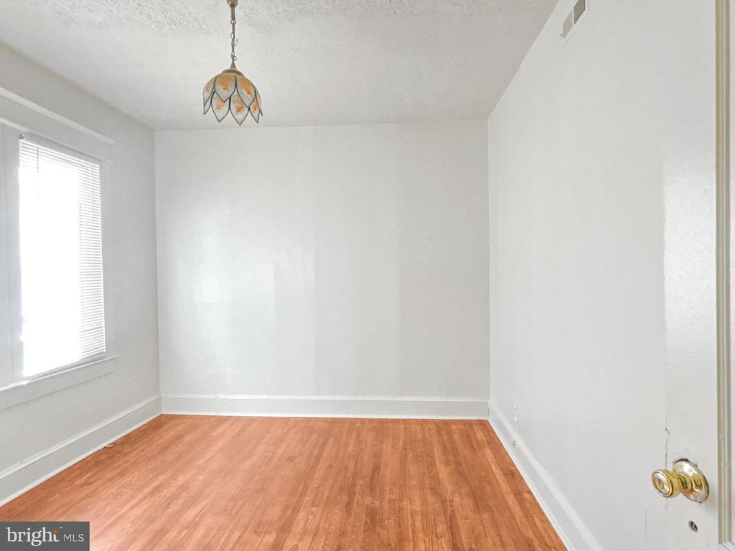Empty room, Interior, Pendant Lights, Wood Texture Flooring