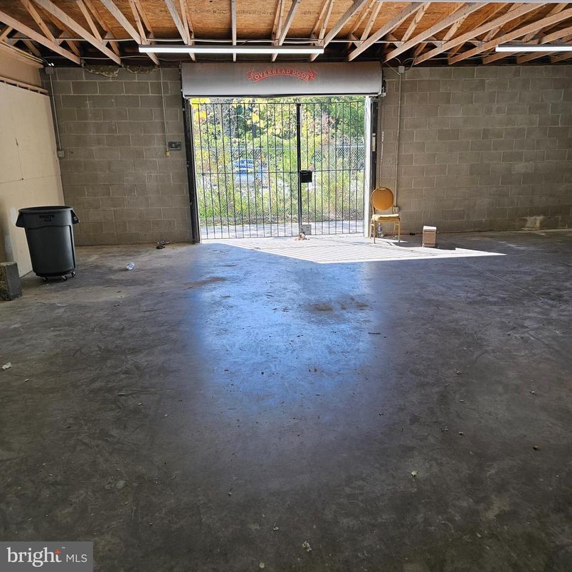Garage, Interior, Stone Walls, Wooden Beams