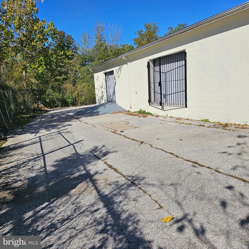 Detached Garage, Exterior