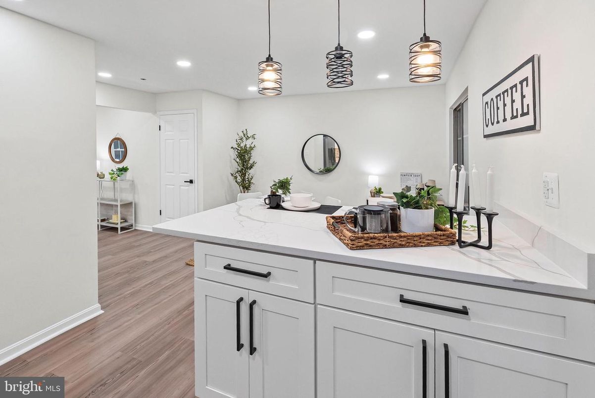 Interior, Pendant Lights, Recessed Lighting, Wood Texture Flooring