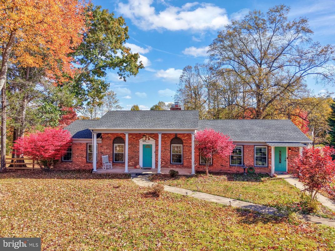 Exterior, Facade, Brick Facade, Cape Cod