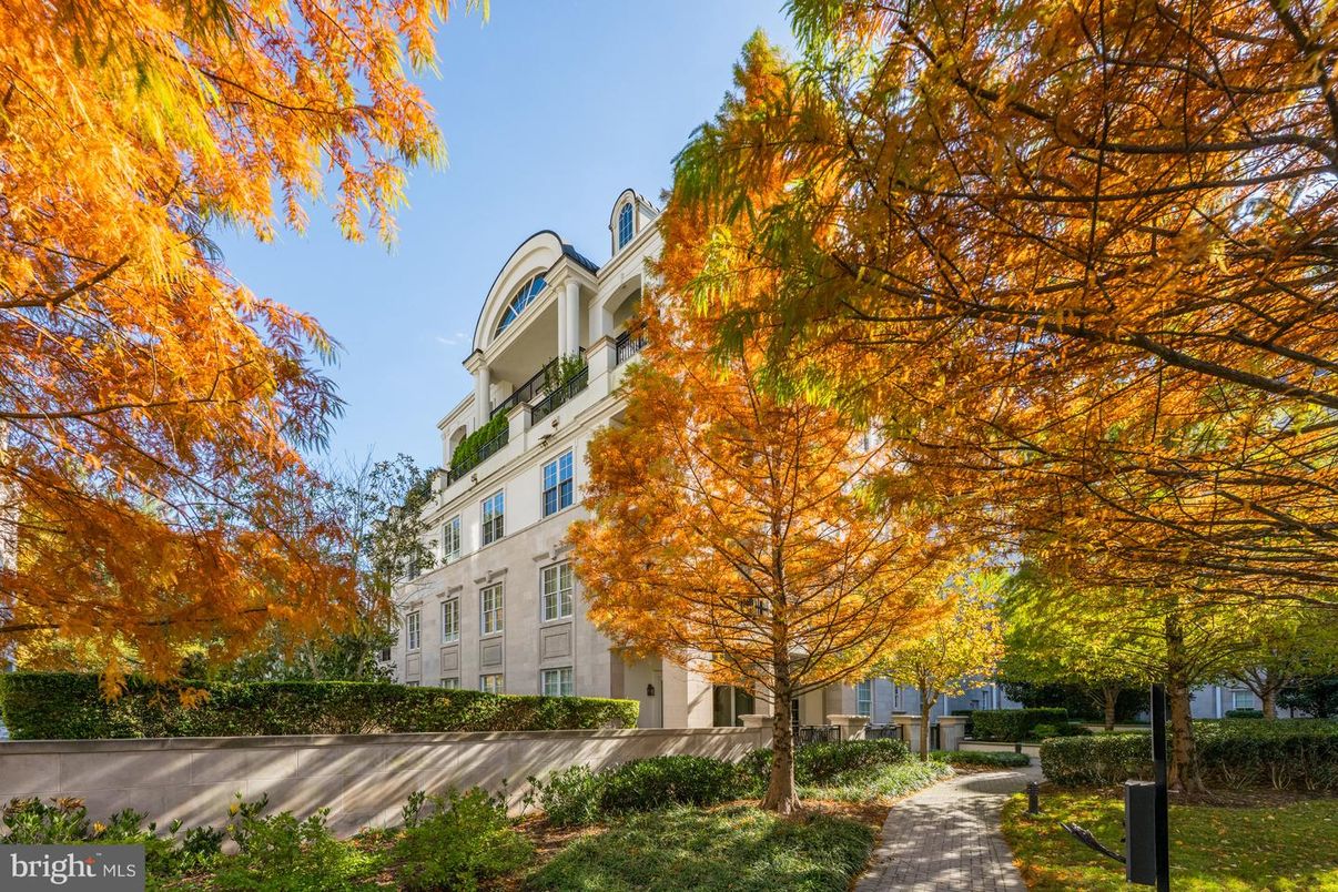 Exterior, Facade, Queen Anne Victorian