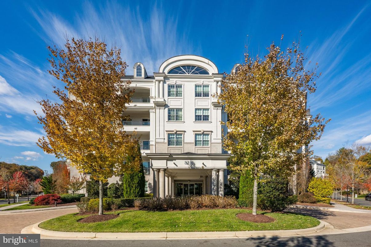 Exterior, Facade, French Provincial