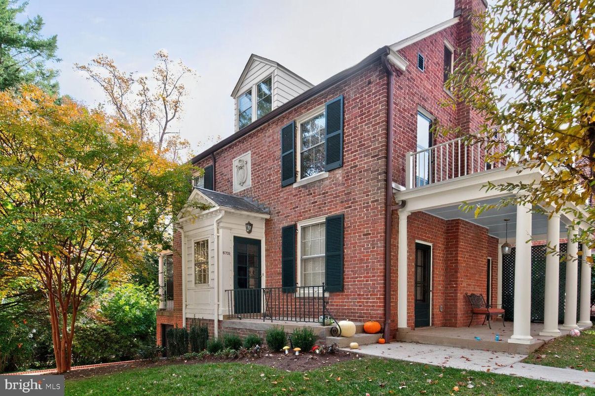 Exterior, Facade, Brick Facade, Georgian