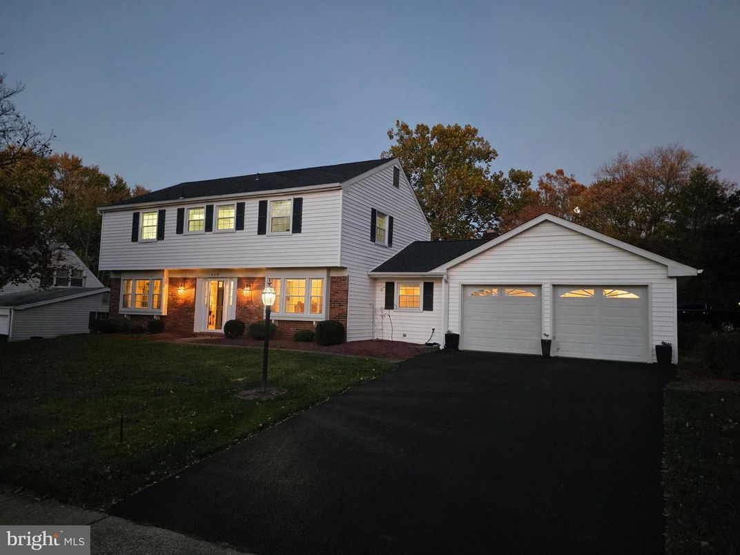 Attached, Exterior, Facade, Brick Facade, Split Level