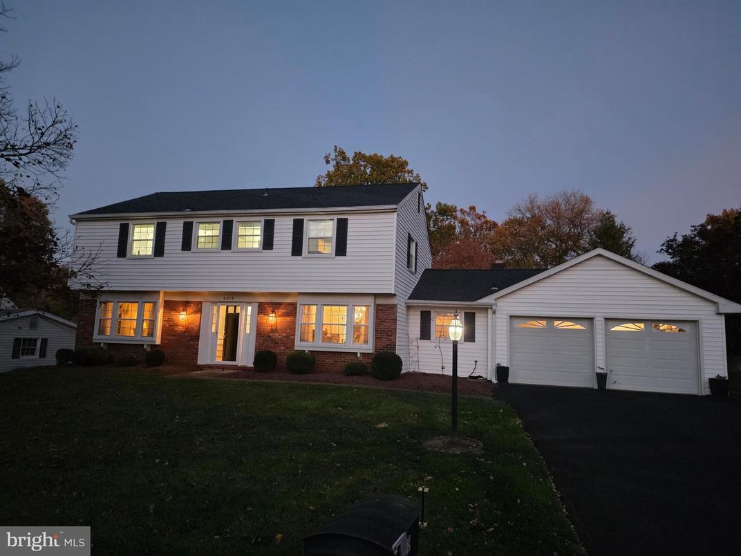 Attached, Exterior, Facade, Brick Facade, Split Level