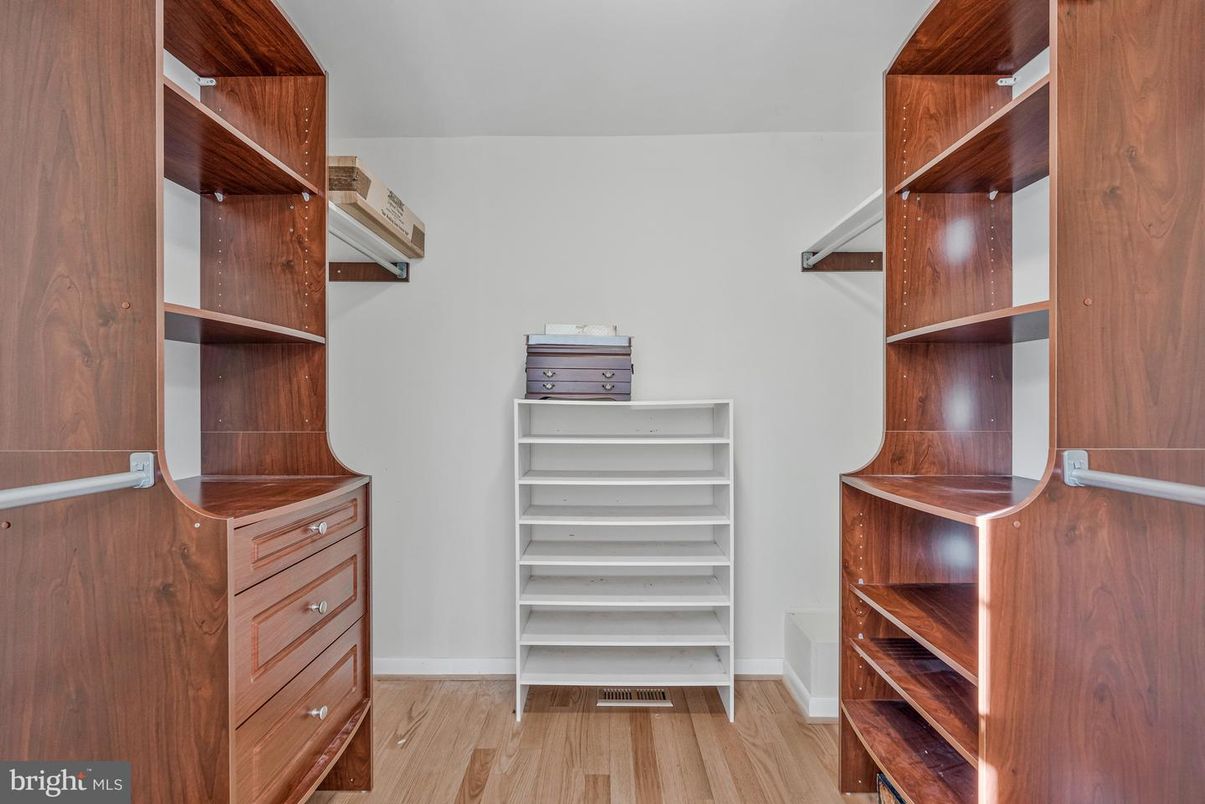 Interior, Walk-in Closets, Wood Texture Flooring