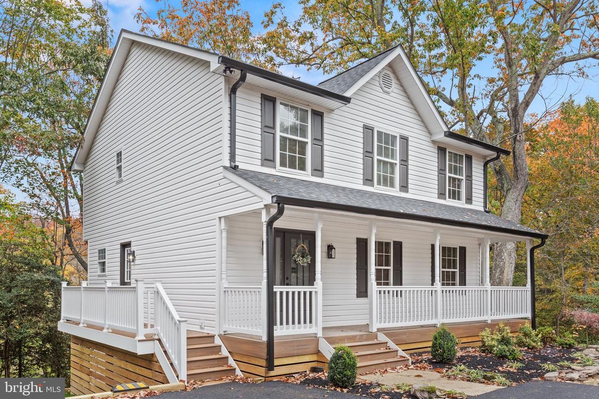 Exterior, Facade, Farmhouse