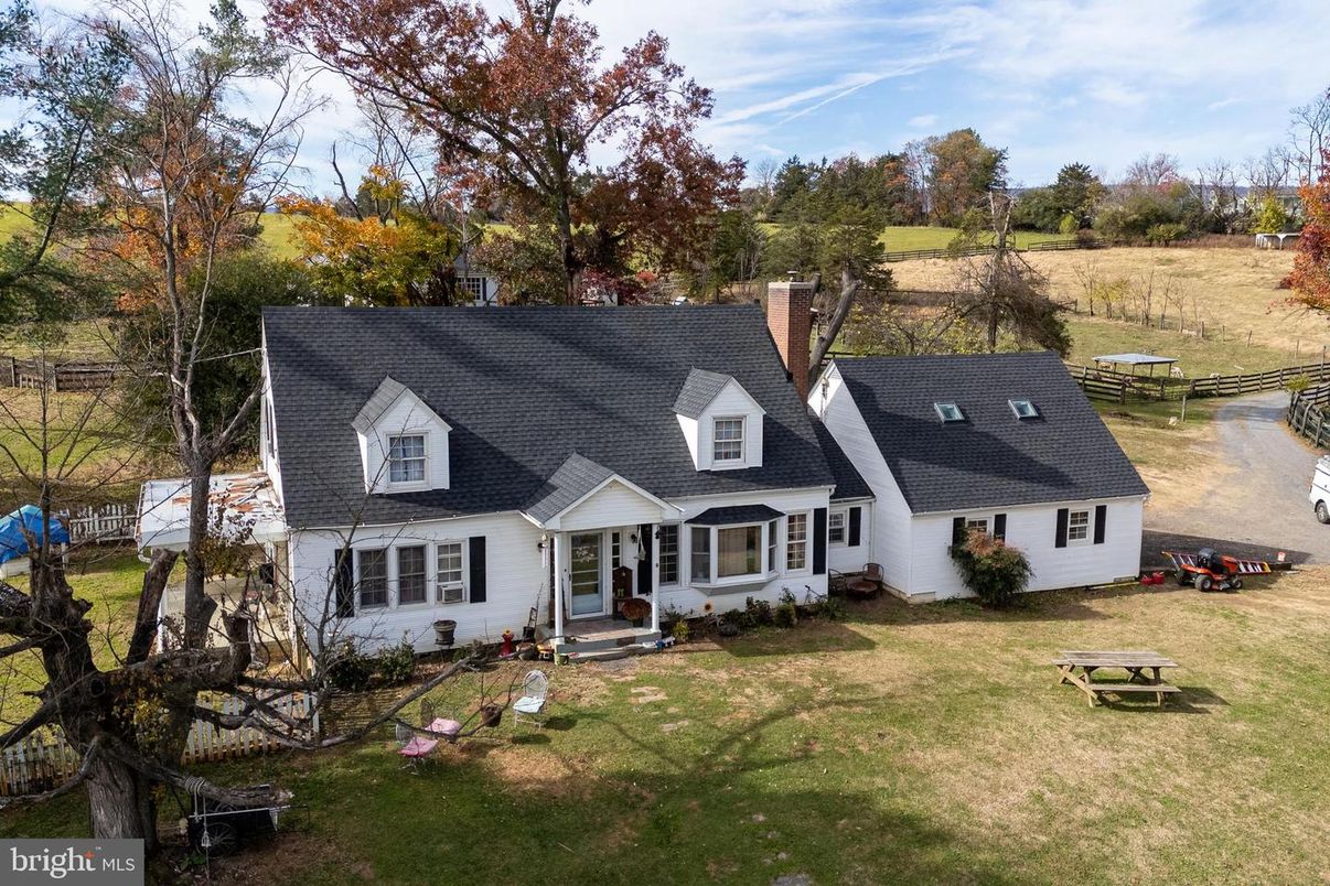 Backyard, Exterior, Facade, Cape Cod