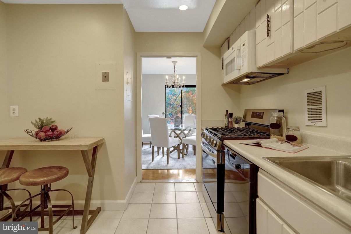 Chandelier, Dining room, Interior, Kitchen, Recessed Lighting