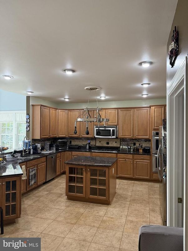 Interior, Kitchen, Pendant Lights, Recessed Lighting, Stainless Steel Appliances